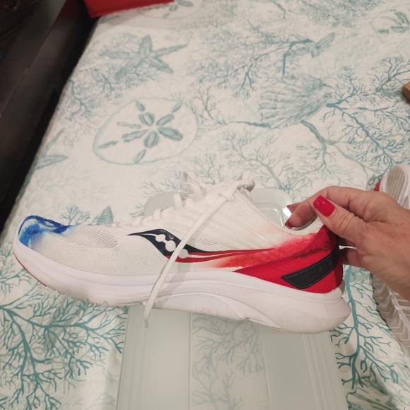 Men's Saucony Kinvara 12, Red White and Blue, Size 10 - Picture 8 of 10